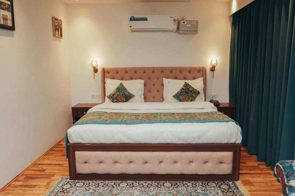 Srinagar Group Of Hotels Exteriér fotografie
