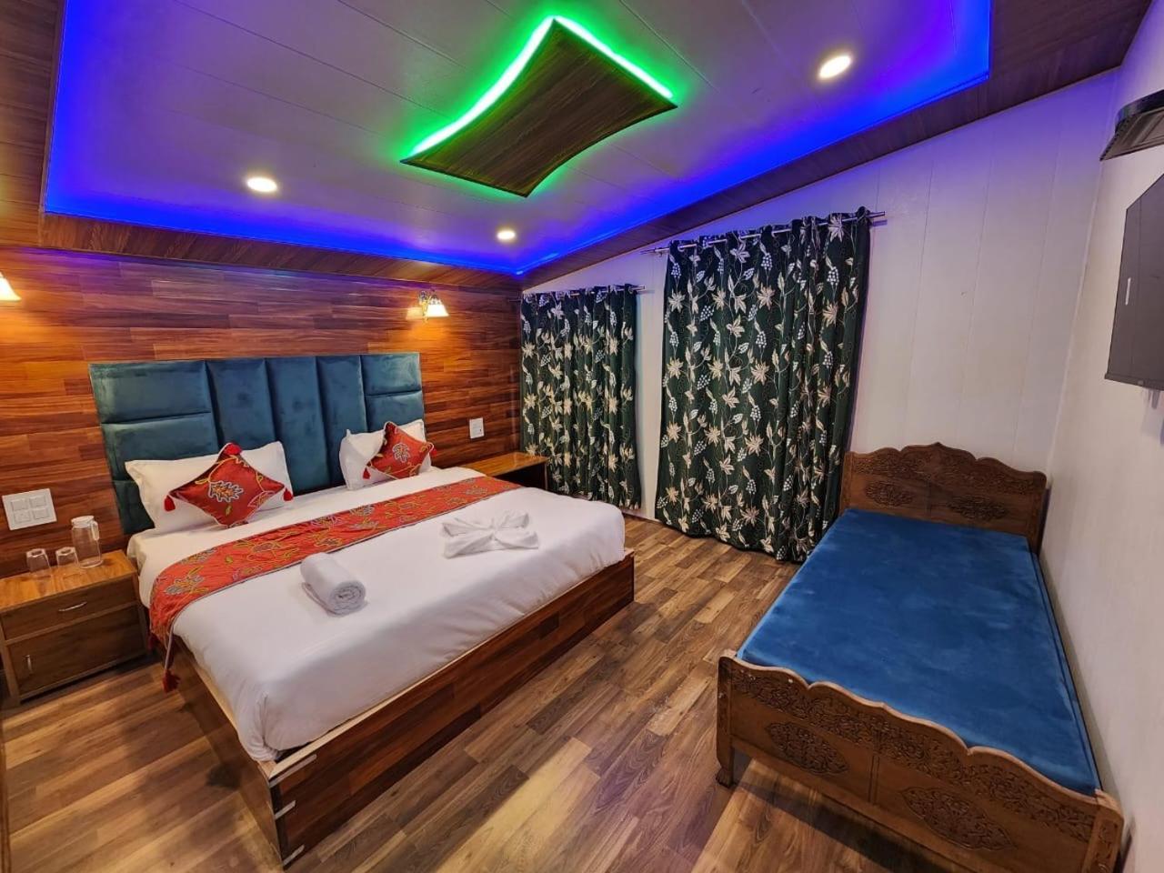 Srinagar Group Of Hotels Exteriér fotografie