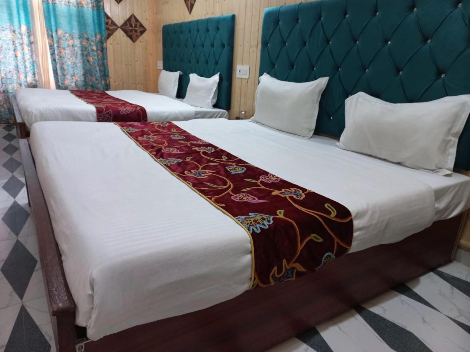 Srinagar Group Of Hotels Exteriér fotografie