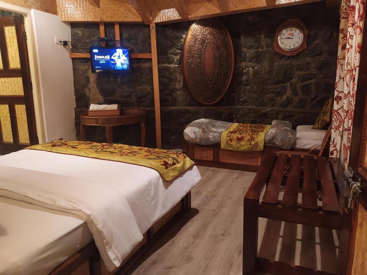 Srinagar Group Of Hotels Exteriér fotografie