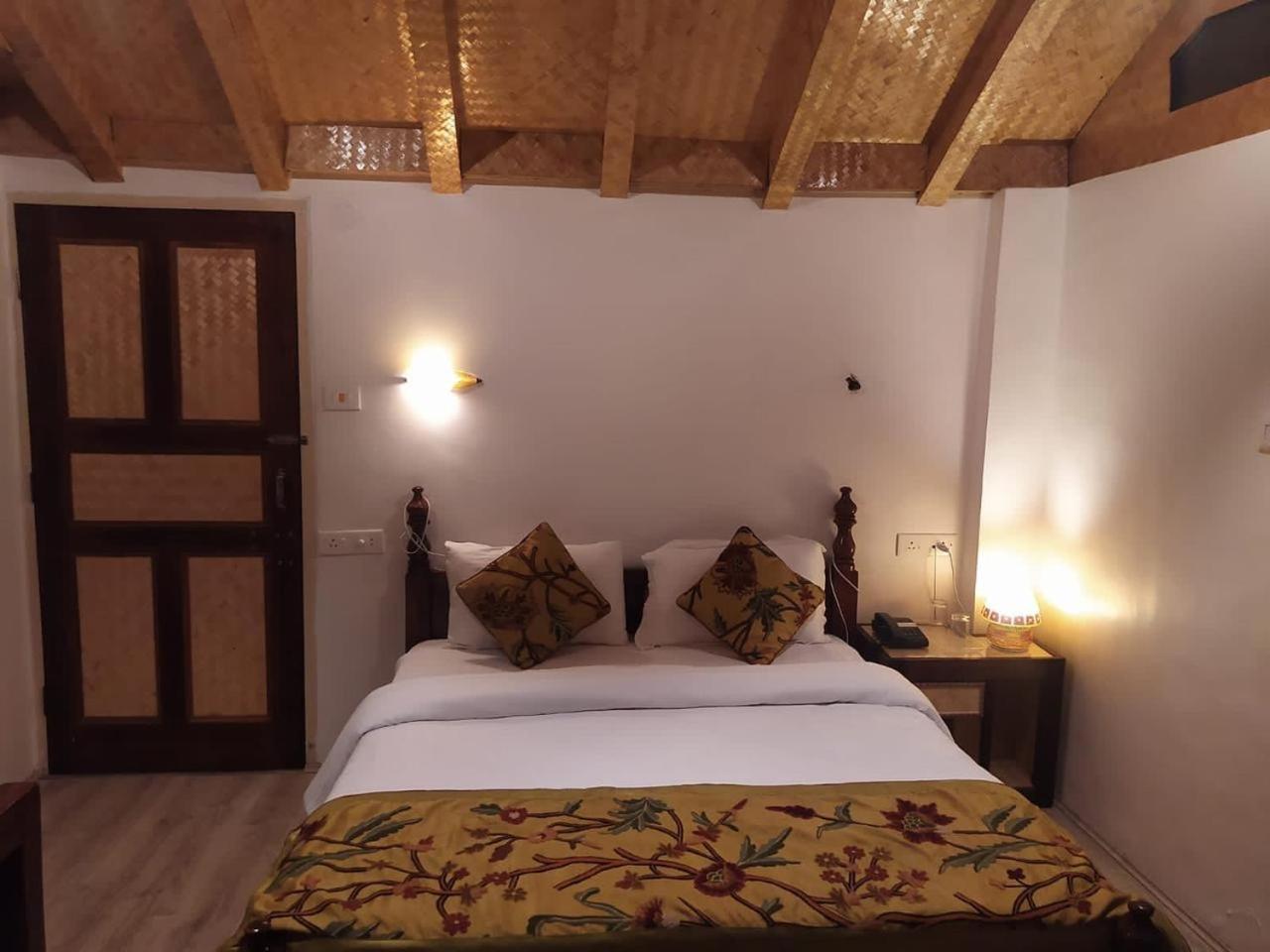 Srinagar Group Of Hotels Exteriér fotografie