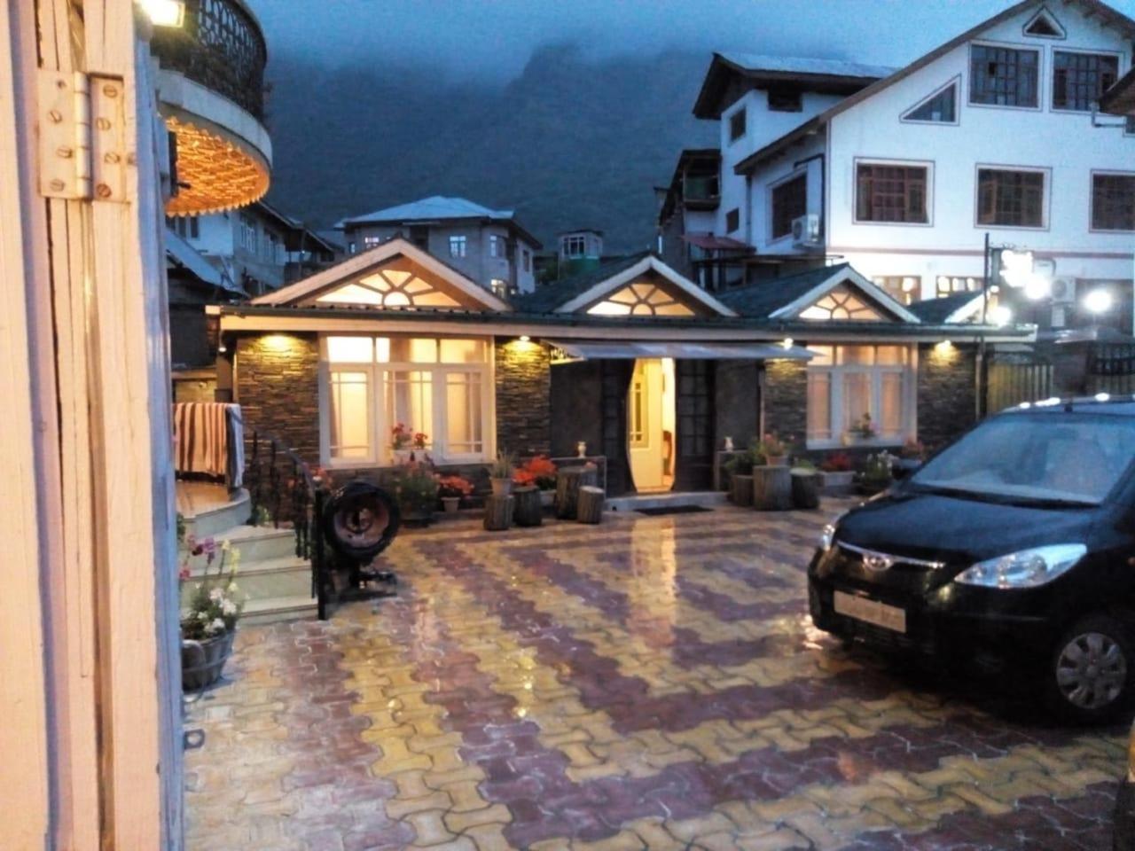 Srinagar Group Of Hotels Exteriér fotografie
