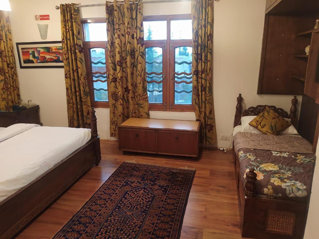 Srinagar Group Of Hotels Exteriér fotografie