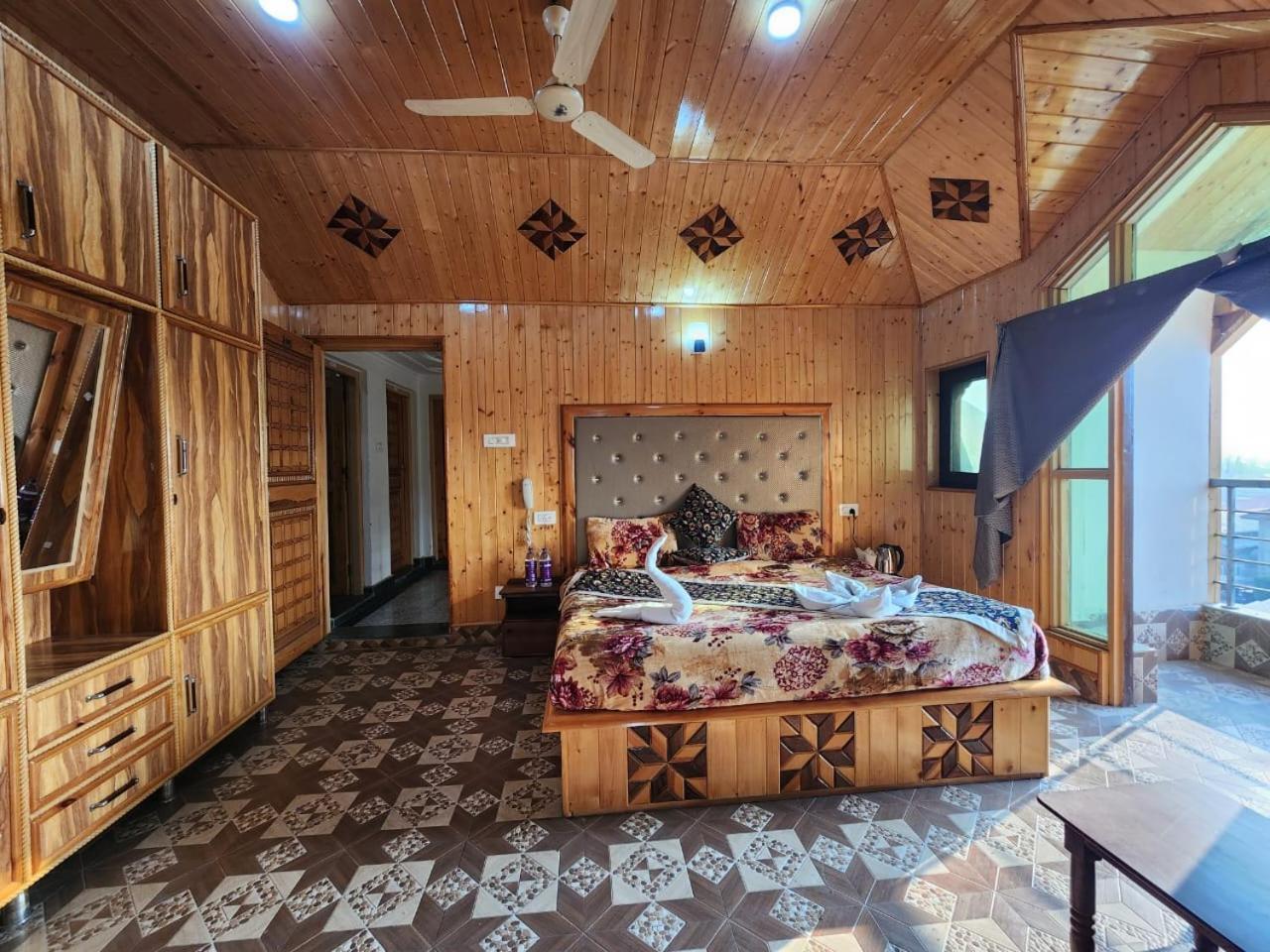 Srinagar Group Of Hotels Exteriér fotografie