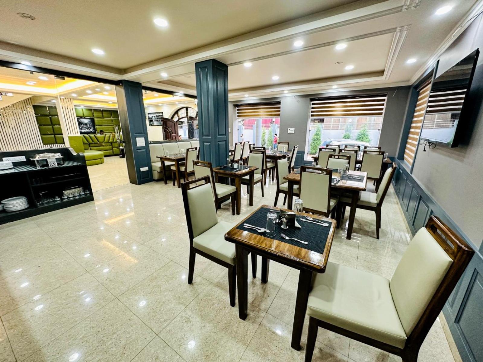 Srinagar Group Of Hotels Exteriér fotografie