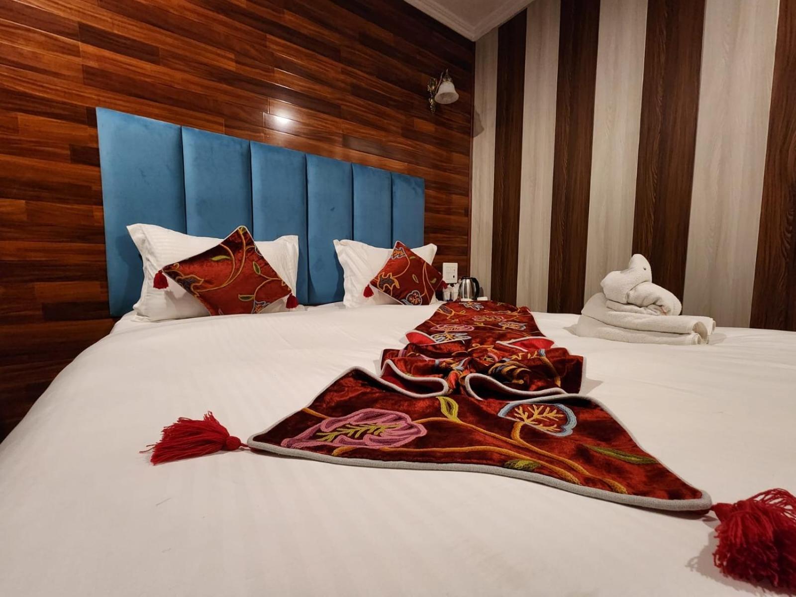 Srinagar Group Of Hotels Exteriér fotografie