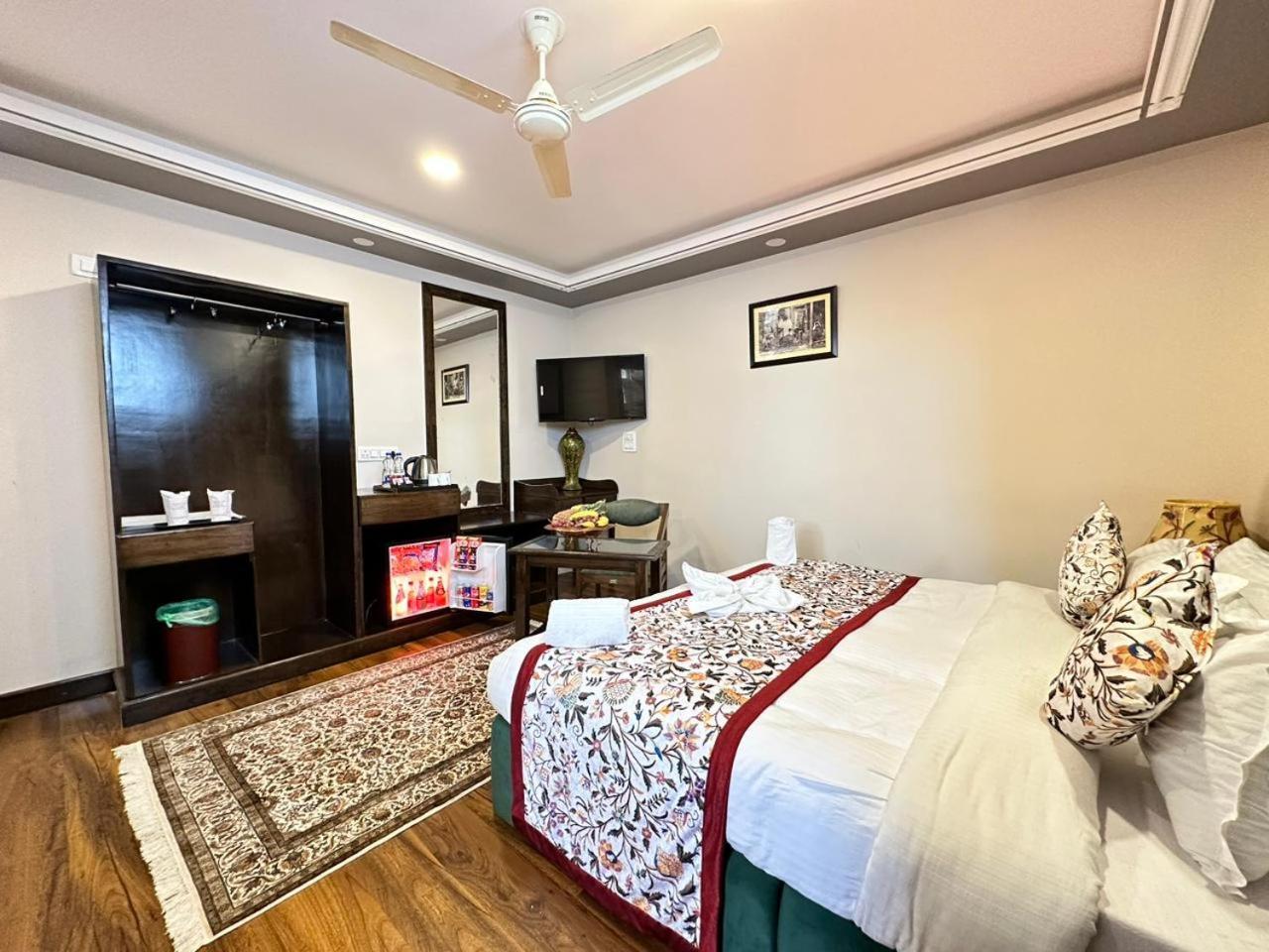 Srinagar Group Of Hotels Exteriér fotografie